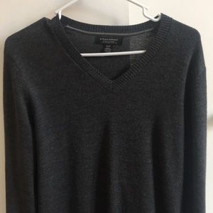Banana republic vneck gray merino extra fine wool